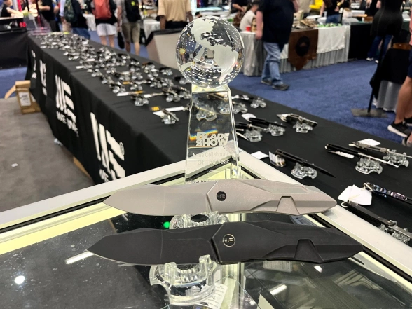 WE Knife Solid Blue Titanium, Polished Bead Blasted CPM 20CV by Gustavo T. Cecchini (WE22028-4)